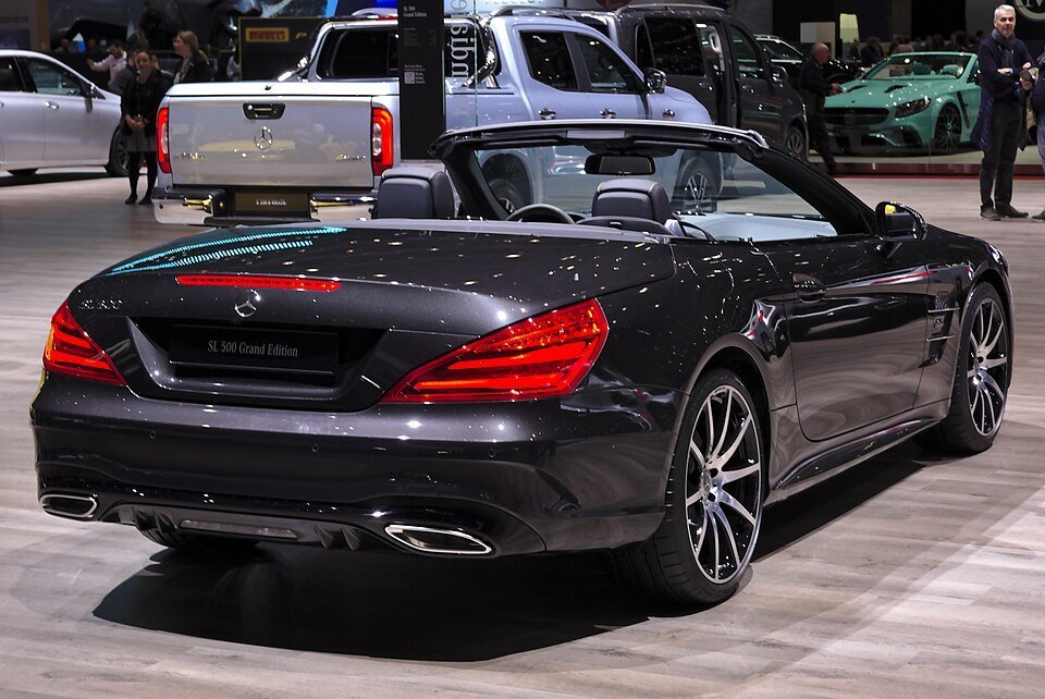 Mercedes SL500 Grand Edition R231 with the roof open